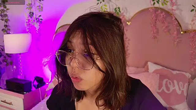 Lauuu2007 online show from March 27, 2026, 9:16 pm