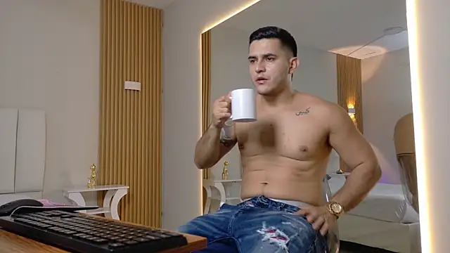 Snapshot of big-tyler chatting on February 6, 2026, 7:54 pm big-tyler online show from February 6, 2026, 7:54 pm