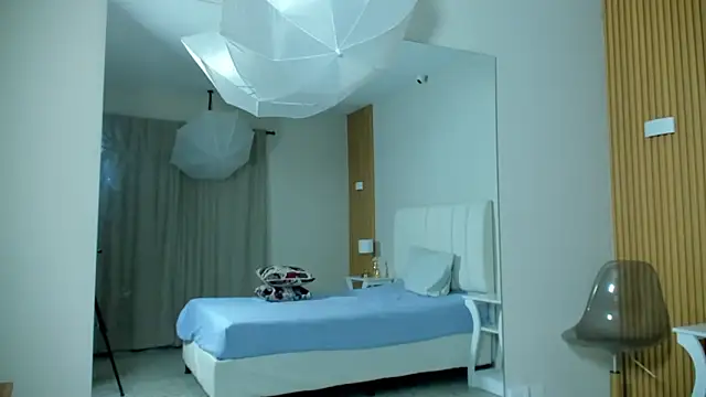 Snapshot of big-tyler chatting on December 17, 2025, 7:52 pm big-tyler online show from December 17, 2025, 7:52 pm