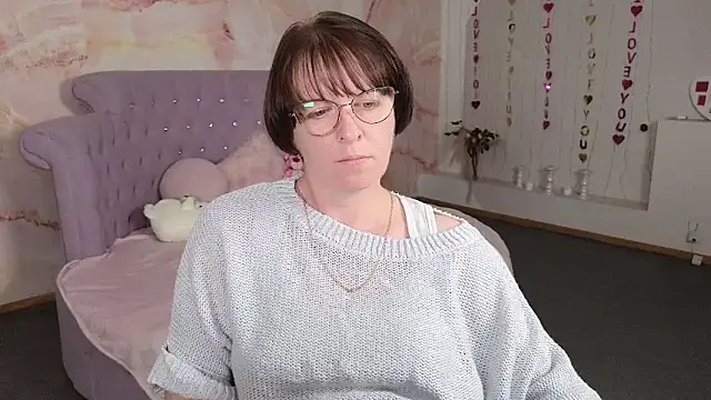 Skye Sapphire online show from September 24, 2025, 9:38 am