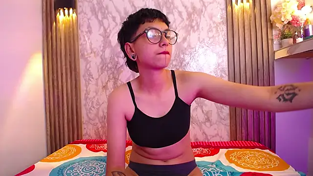 Tomie Lee online show from September 15, 2025, 4:13 am