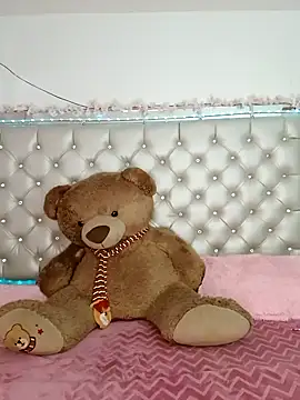 Snapshot of ZARAY_1118 chatting on October 25, 2025, 9:26 pm ZARAY 1118 online show from October 25, 2025, 9:26 pm