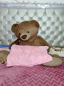 Snapshot of ZARAY_1118 chatting on October 28, 2025, 6:29 pm ZARAY 1118 online show from October 28, 2025, 6:29 pm