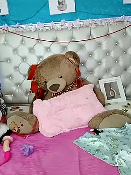 Snapshot of ZARAY_1118 chatting on October 19, 2025, 9:39 pm ZARAY 1118 online show from October 19, 2025, 9:39 pm