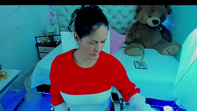 Snapshot of ZARAY_1118 chatting on September 19, 2025, 12:25 am ZARAY 1118 online show from September 19, 2025, 12:25 am