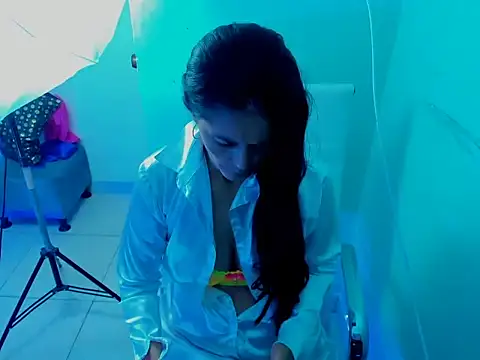 Snapshot of ZARAY_1118 chatting on October 7, 2025, 7:15 pm ZARAY 1118 online show from October 7, 2025, 7:15 pm