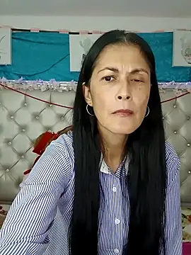 Snapshot of ZARAY_1118 chatting on October 17, 2025, 9:27 pm ZARAY 1118 online show from October 17, 2025, 9:27 pm