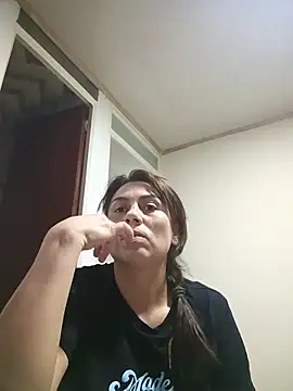 vanessa-titisM online show from April 9, 2026, 3:52 am