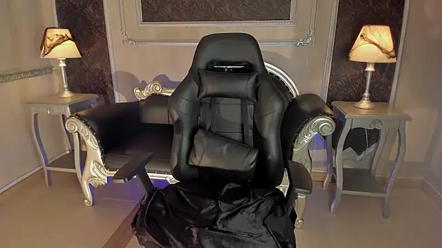 Snapshot of Helenstanford chatting on October 18, 2025, 1:13 pm Helenstanford online show from October 18, 2025, 1:13 pm