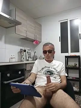 EmilioTaladdro online show from May 19, 2026, 8:27 pm