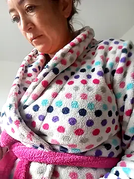 sara peters  online show from September 23, 2025, 3:19 pm
