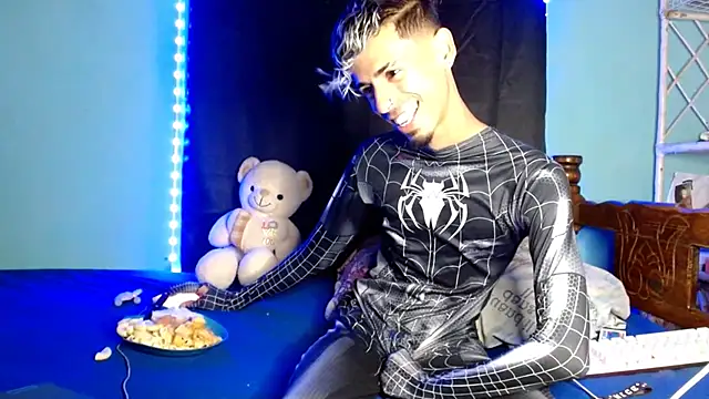 Snapshot of Alexx_1214 chatting on November 5, 2025, 12:03 am Alexx 1214 online show from November 5, 2025, 12:03 am