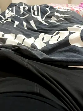 Snapshot of LAZ3R1 chatting on September 22, 2025, 9:43 pm LAZ3R1 online show from September 22, 2025, 9:43 pm