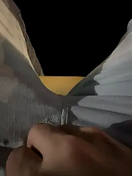 Snapshot of LAZ3R1 chatting on September 29, 2025, 3:28 pm LAZ3R1 online show from September 29, 2025, 3:28 pm