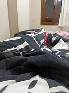 Snapshot of LAZ3R1 chatting on September 21, 2025, 9:42 pm LAZ3R1 online show from September 21, 2025, 9:42 pm