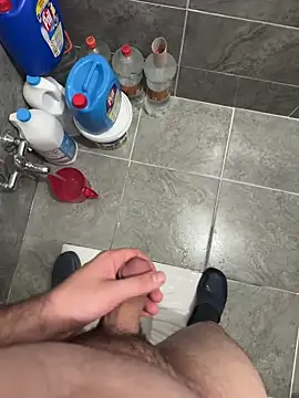 Snapshot of LAZ3R1 chatting on September 28, 2025, 8:49 pm LAZ3R1 online show from September 28, 2025, 8:49 pm