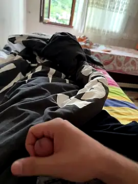 Snapshot of LAZ3R1 chatting on October 17, 2025, 12:40 pm LAZ3R1 online show from October 17, 2025, 12:40 pm