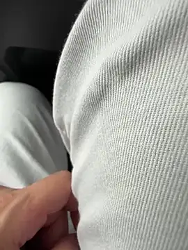 Snapshot of LAZ3R1 chatting on October 23, 2025, 10:25 am LAZ3R1 online show from October 23, 2025, 10:25 am