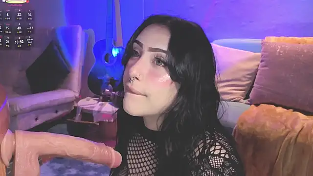 Snapshot of ashlynnlowe_ chatting on October 4, 2025, 7:37 pm ashlynnlowe online show from October 4, 2025, 7:37 pm