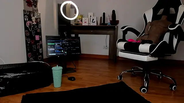 guynextdo0r online show from October 23, 2025, 11:47 pm