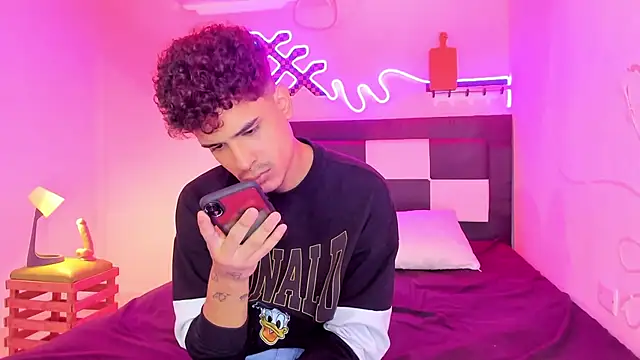 Snapshot of Lucky_boys__X chatting on October 24, 2025, 12:37 pm Lucky boys  X online show from October 24, 2025, 12:37 pm