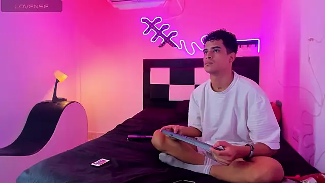 Snapshot of Lucky_boys__X chatting on September 25, 2025, 12:00 pm Lucky boys  X online show from September 25, 2025, 12:00 pm