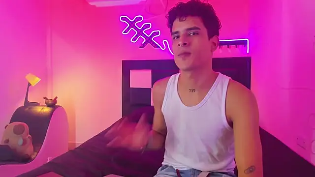 Snapshot of Lucky_boys__X chatting on October 5, 2025, 6:09 pm Lucky boys  X online show from October 5, 2025, 6:09 pm