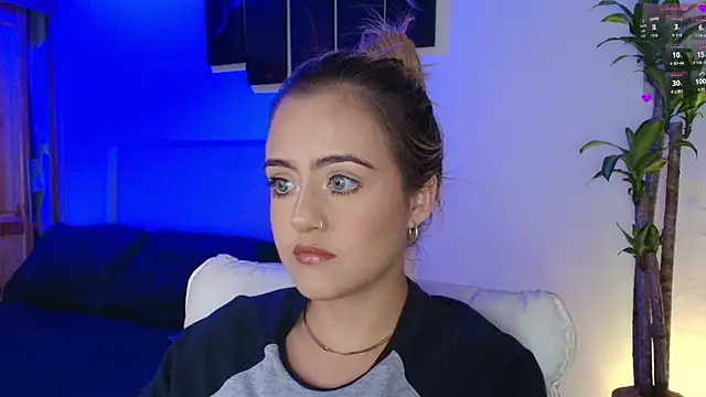 MaryMoon  online show from October 8, 2025, 10:54 pm