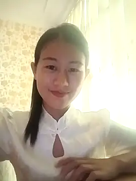 luy-xinh02 online show from September 21, 2025, 2:06 am