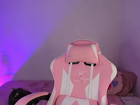 maddy parker   online show from January 9, 2026, 1:01 am