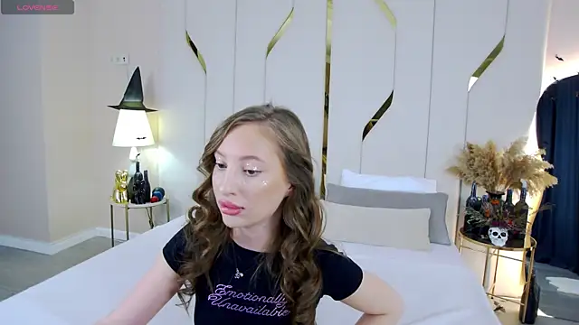 Snapshot of Miranda_Scott chatting on October 30, 2025, 5:10 pm Miranda Scott online show from October 30, 2025, 5:10 pm