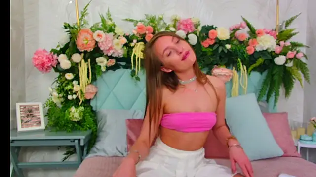 Snapshot of Miranda_Scott chatting on September 21, 2025, 5:07 pm Miranda Scott online show from September 21, 2025, 5:07 pm