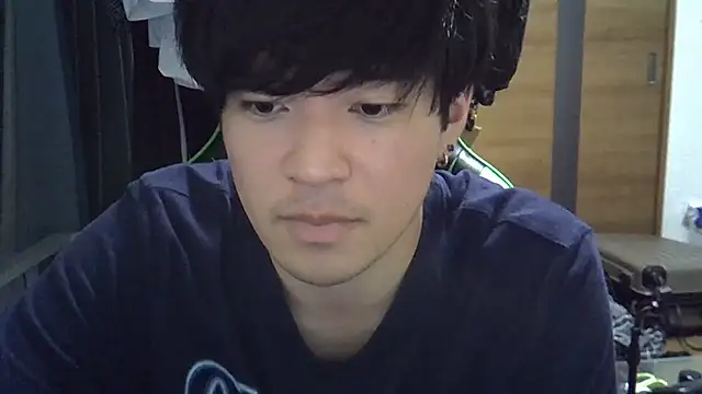 aokunvvv online show from September 15, 2025, 2:39 pm