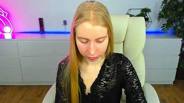 Alina Blonde online show from March 19, 2026, 6:35 am