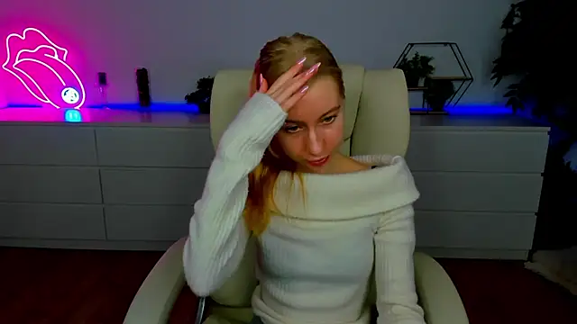 Alina Blonde online show from November 13, 2025, 6:50 am