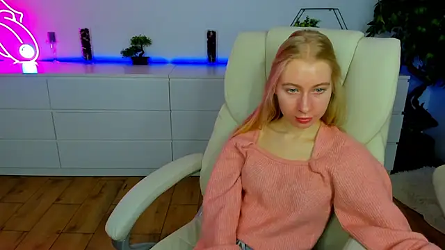 Alina Blonde online show from November 12, 2025, 6:39 am