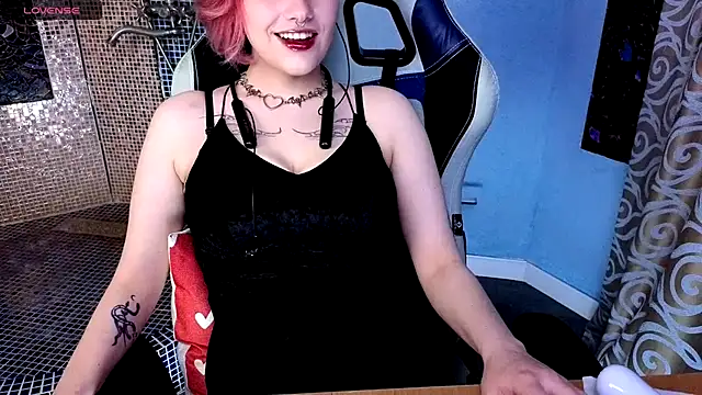 Snapshot of Eniferi chatting on February 19, 2026, 6:16 pm Eniferi online show from February 19, 2026, 6:16 pm