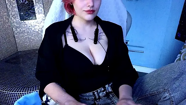 Snapshot of Eniferi chatting on February 4, 2026, 8:26 pm Eniferi online show from February 4, 2026, 8:26 pm