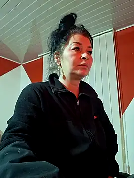 Soffy Skye online show from November 13, 2025, 7:56 am