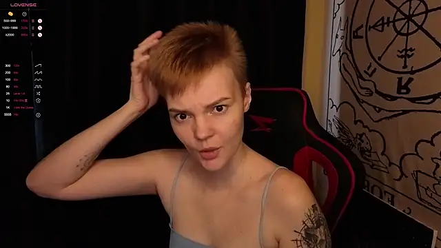 Snapshot of KrisNeal chatting on October 18, 2025, 9:11 am KrisNeal online show from October 18, 2025, 9:11 am