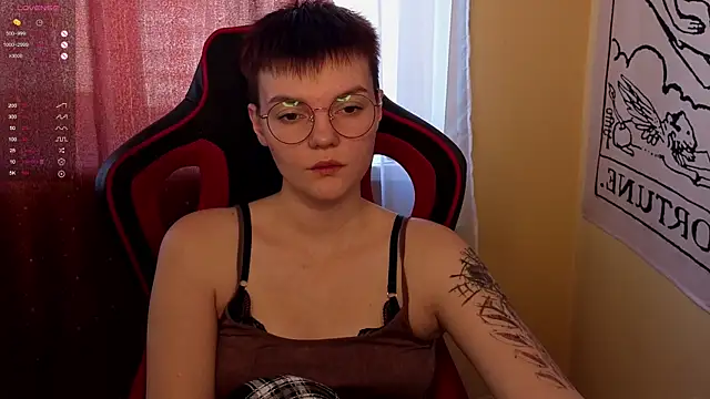 Snapshot of KrisNeal chatting on October 3, 2025, 9:55 am KrisNeal online show from October 3, 2025, 9:55 am