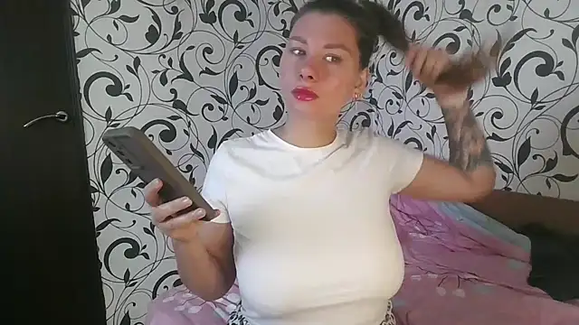 Snapshot of YourEmilie chatting on October 23, 2025, 9:52 am YourEmilie online show from October 23, 2025, 9:52 am