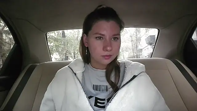 Snapshot of YourEmilie chatting on October 6, 2025, 2:29 pm YourEmilie online show from October 6, 2025, 2:29 pm