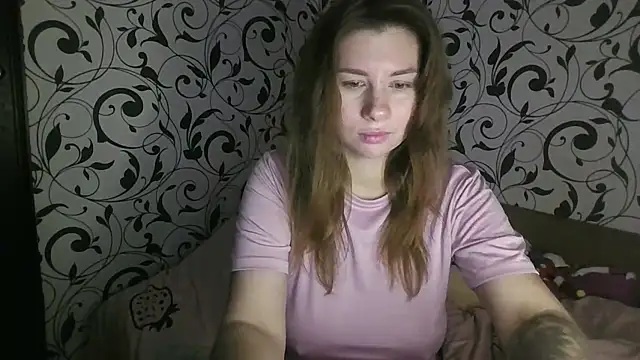 YourEmilie online show from November 7, 2025, 10:24 pm