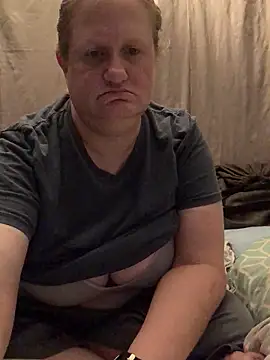 lindamarie  online show from September 26, 2025, 1:01 am