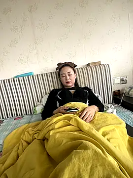 xiuchun100 online show from October 3, 2025, 3:41 am