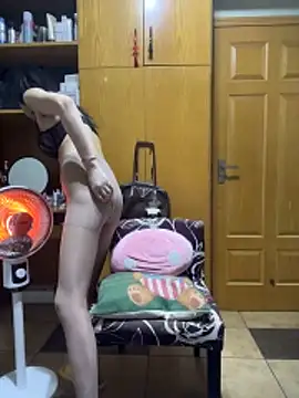 xiuchun100 online show from March 11, 2026, 1:27 pm