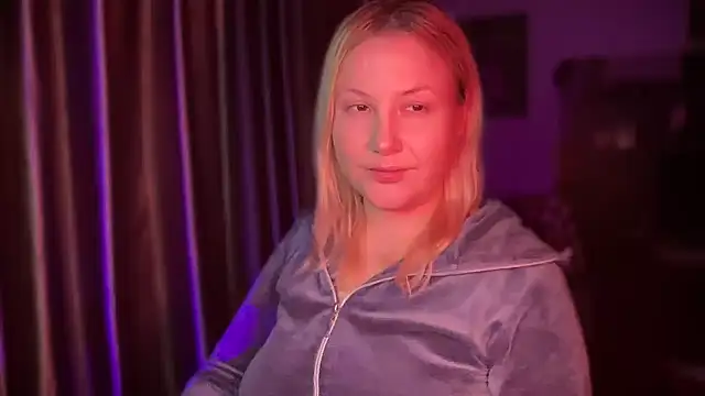 BikiHellena online show from February 2, 2026, 5:23 pm