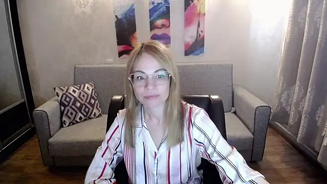 Snapshot of shy_hot_cat chatting on September 24, 2025, 8:10 am shy hot cat online show from September 24, 2025, 8:10 am