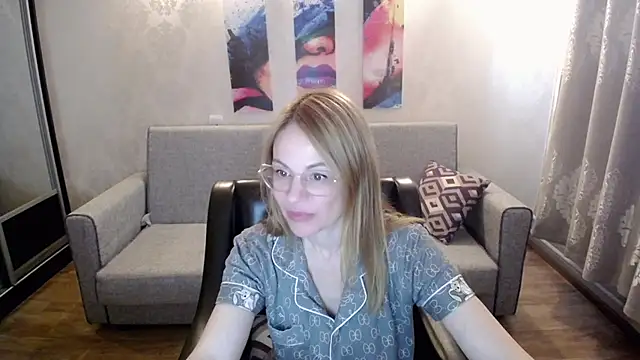 Snapshot of shy_hot_cat chatting on September 22, 2025, 10:21 am shy hot cat online show from September 22, 2025, 10:21 am